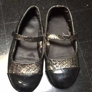 black/dark gray snake pattern flats